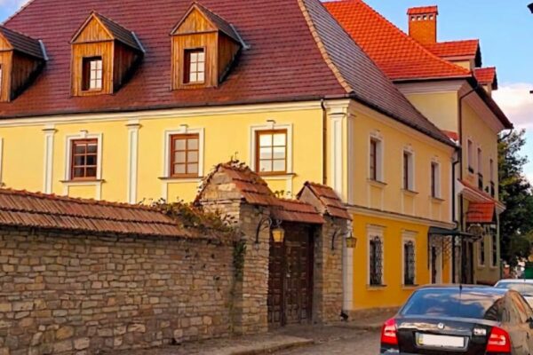 Гостевой дом «Luxury House» in Old Town в Каменец-Подольском - фото